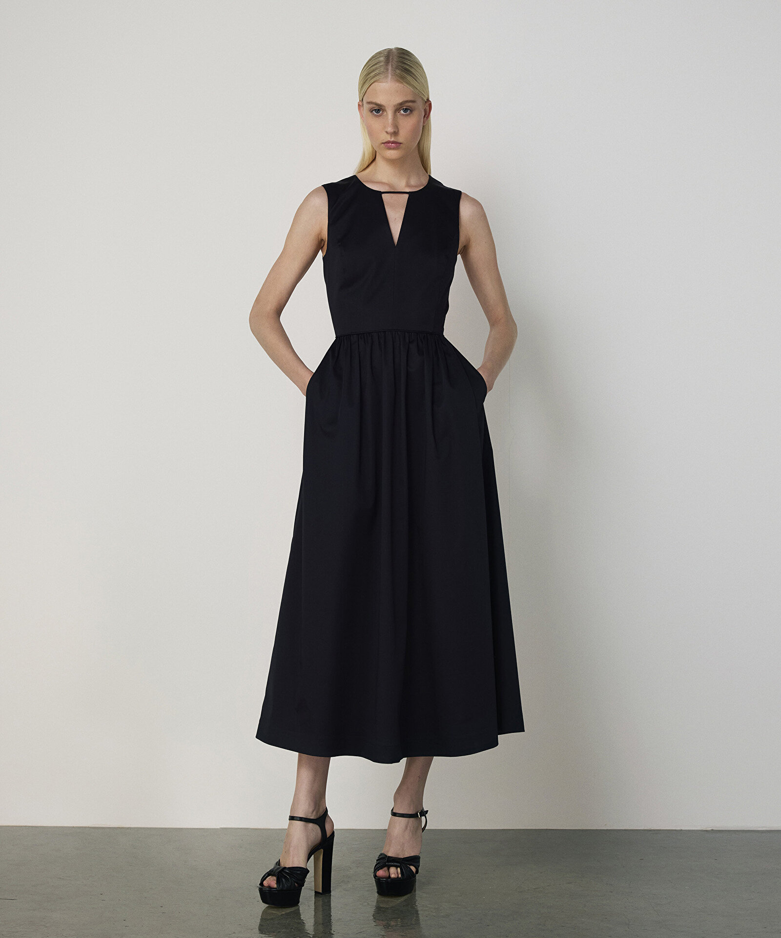 CUT-OUT DETAYLI BÜZGÜLÜ ELBİSE — photo 2