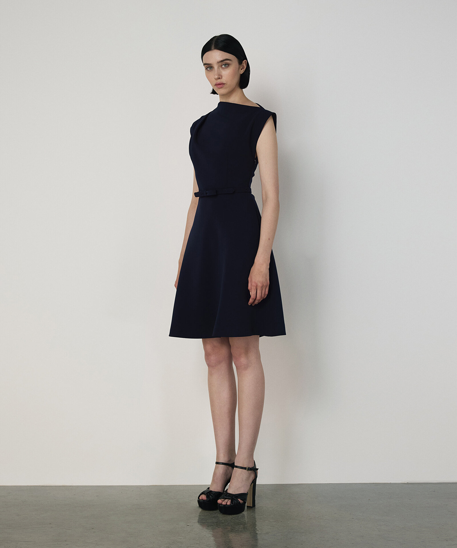 KAYIK YAKA FİYONKLU ELBİSE — photo 3