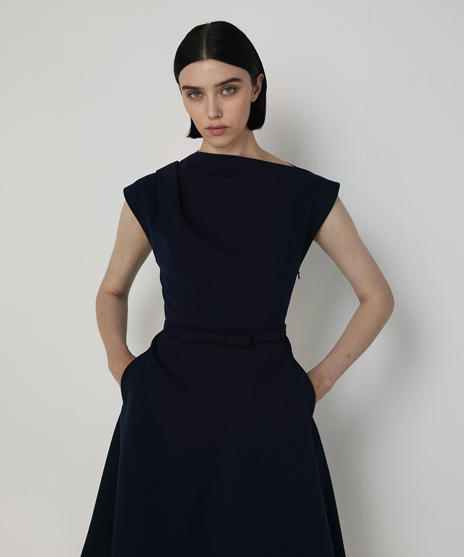 KAYIK YAKA FİYONKLU ELBİSE — photo 4