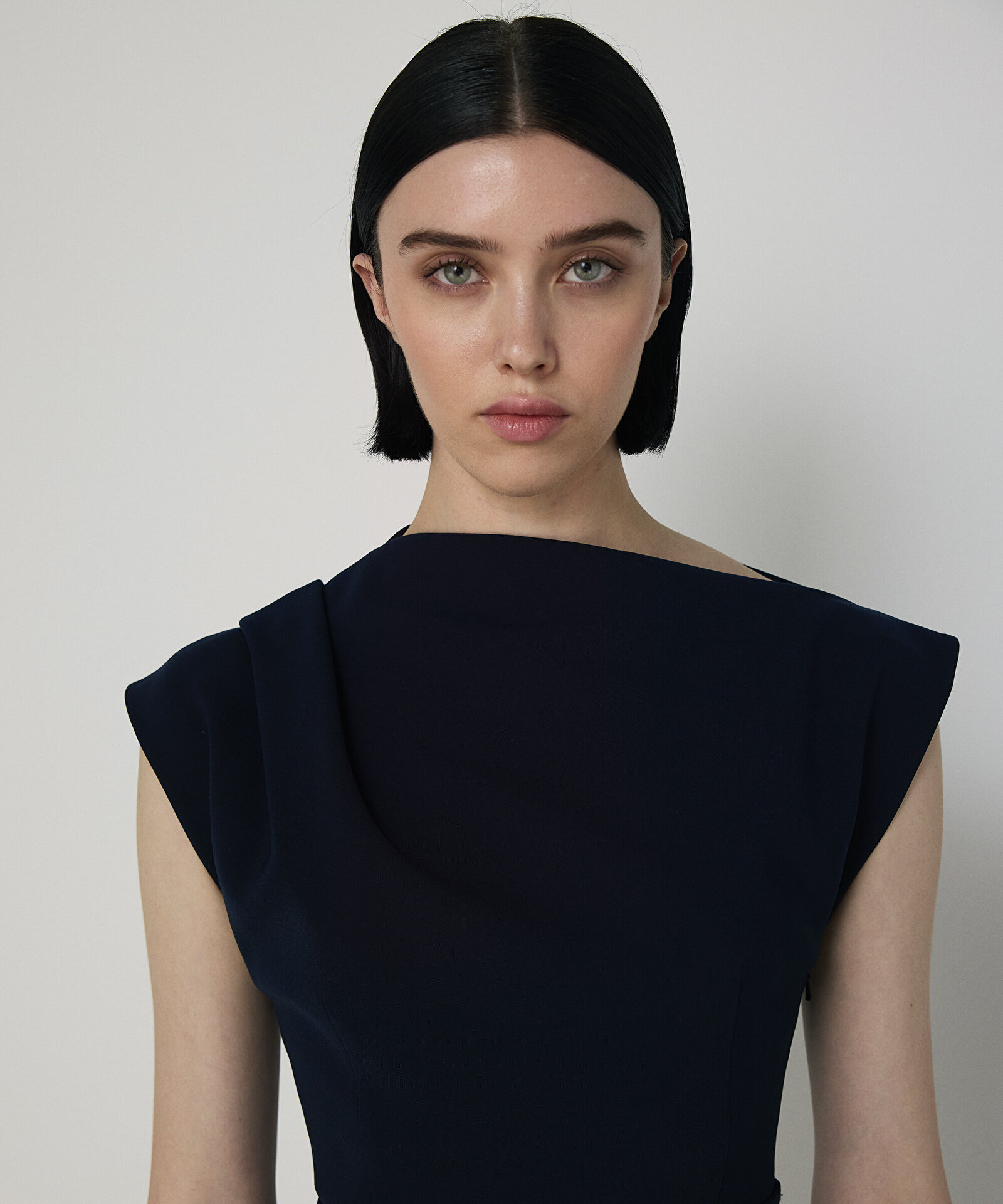 KAYIK YAKA FİYONKLU ELBİSE