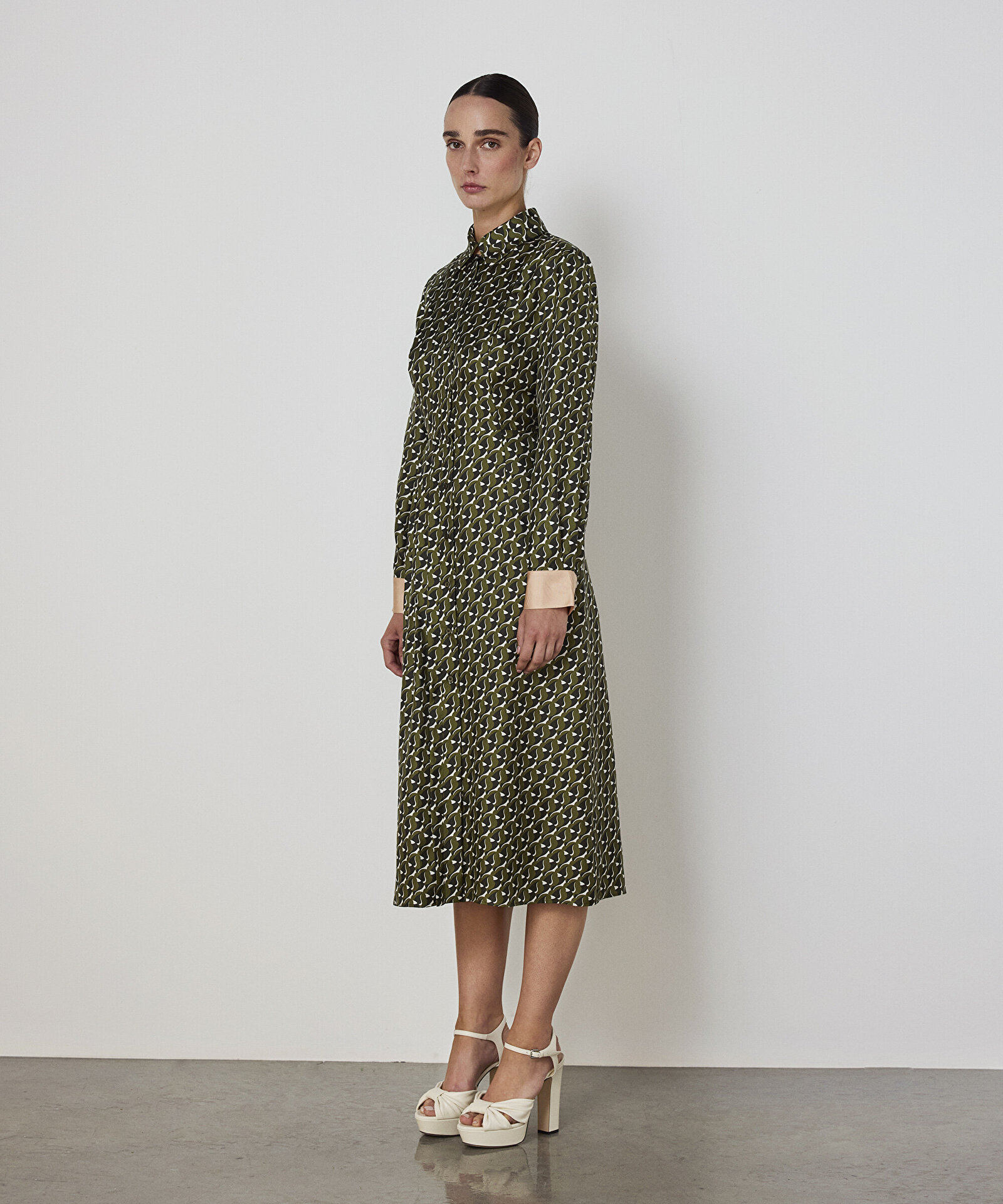 DESENLİ İPEK ELBİSE — photo 4