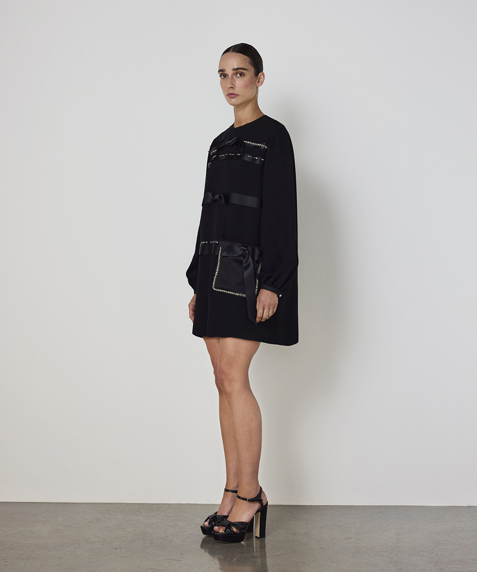 FİYONK APLİKELİ VE TAŞ ŞERİTLİ ELBİSE — photo 3