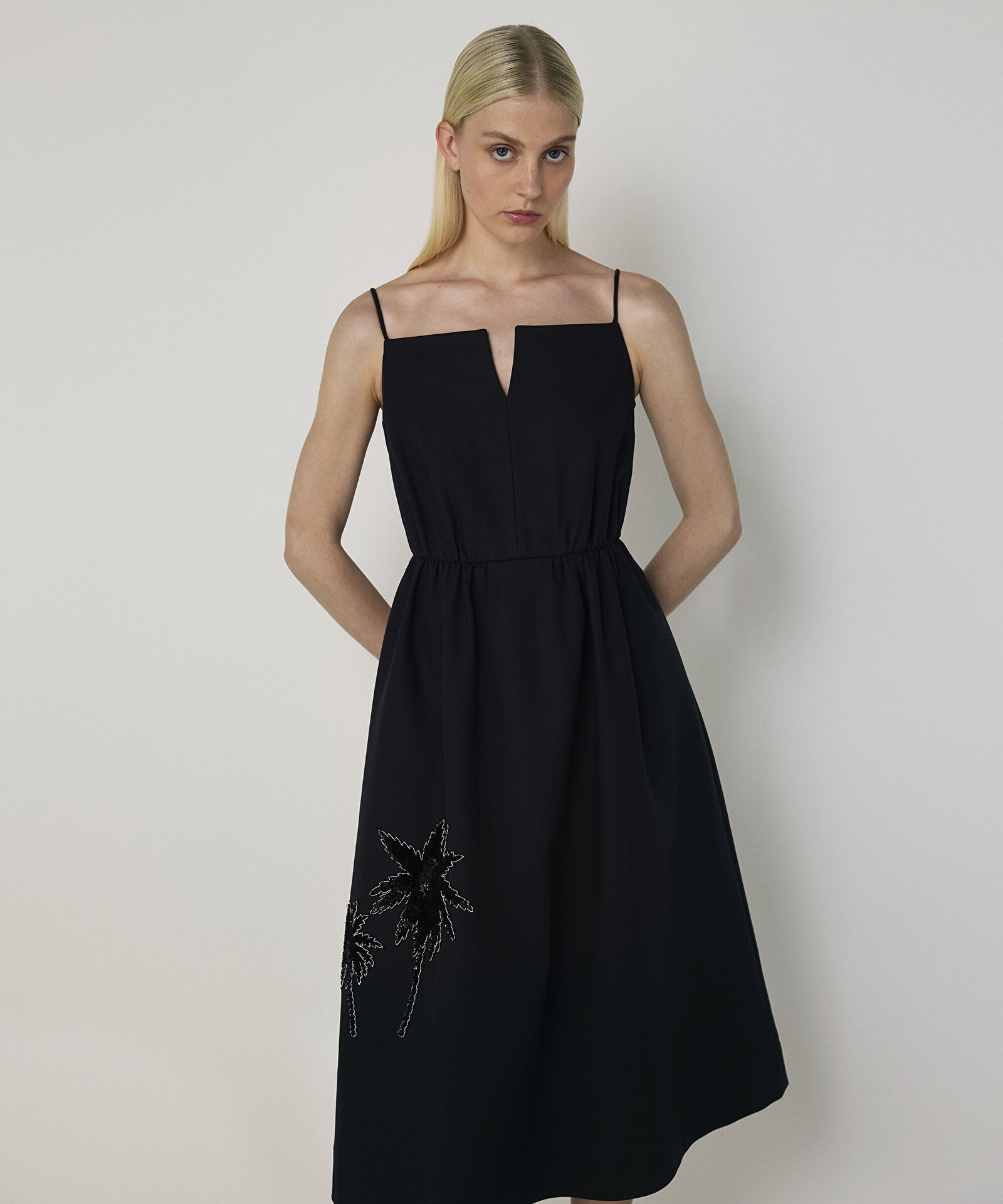 PALMİYE İŞLEMELİ MİDİ ELBİSE