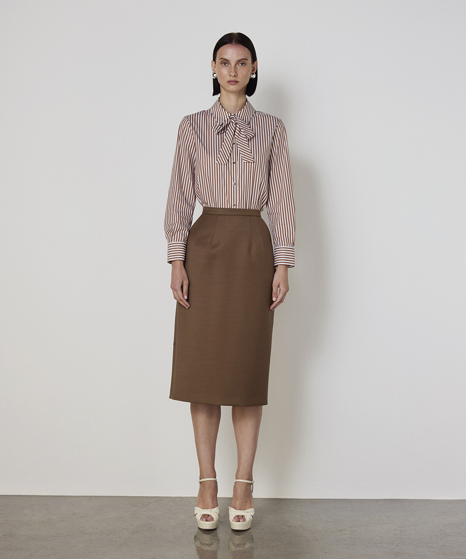 ÇİZGİ DESEN FULARLI GÖMLEK