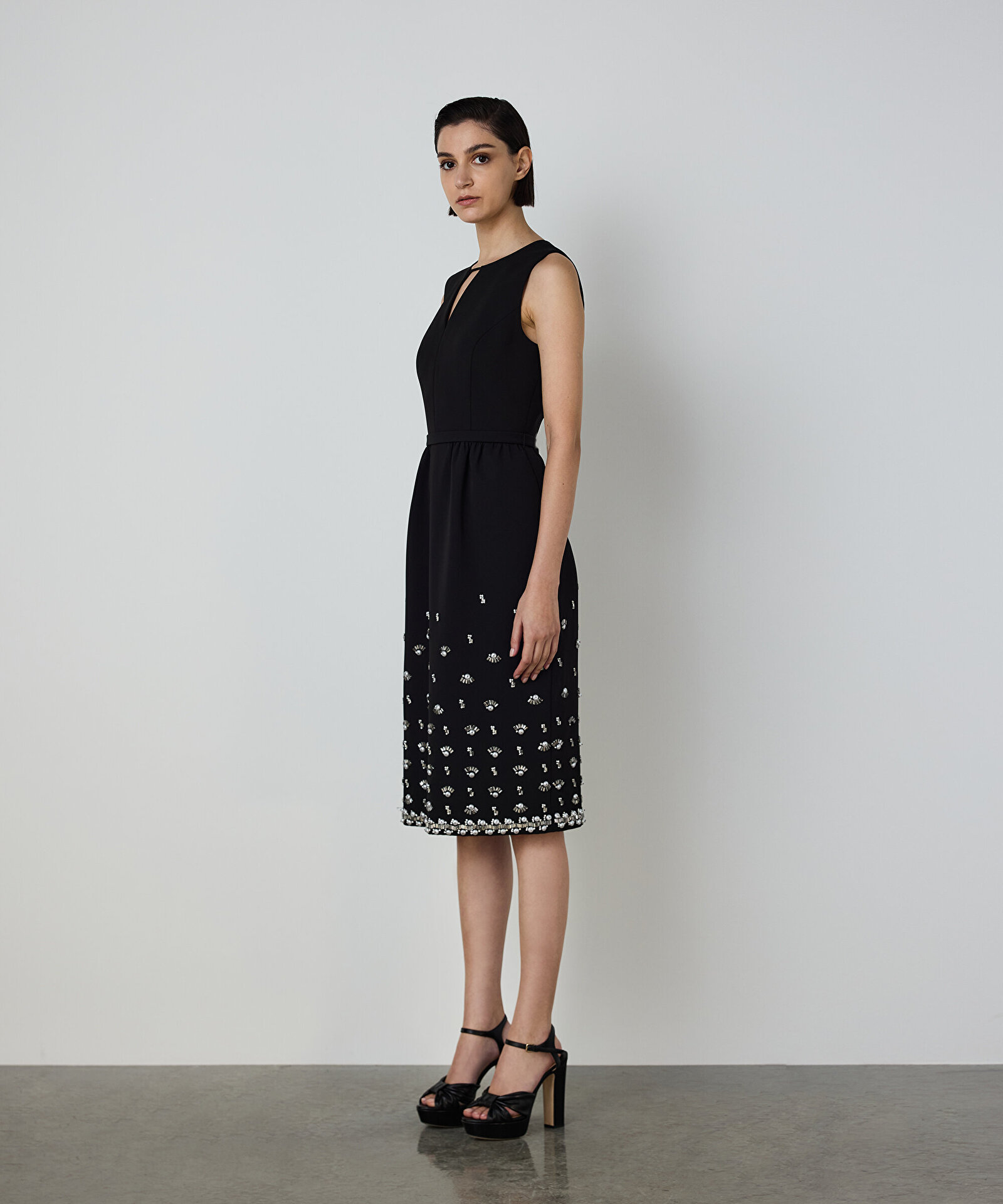 İŞLEMELİ KREP ELBİSE — photo 3