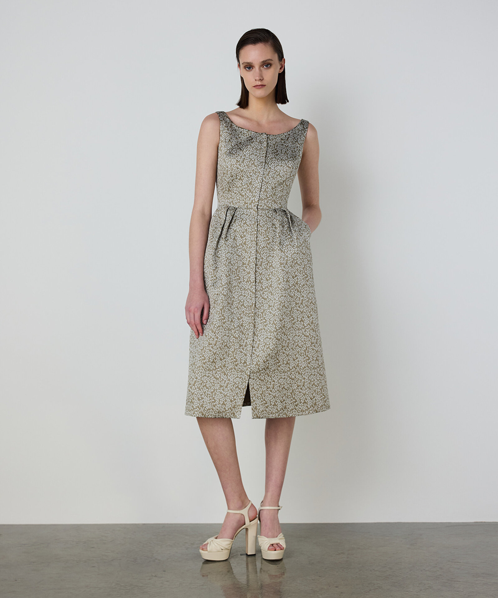 ÇİÇEK JAKARLI PİLELİ ELBİSE — photo 2